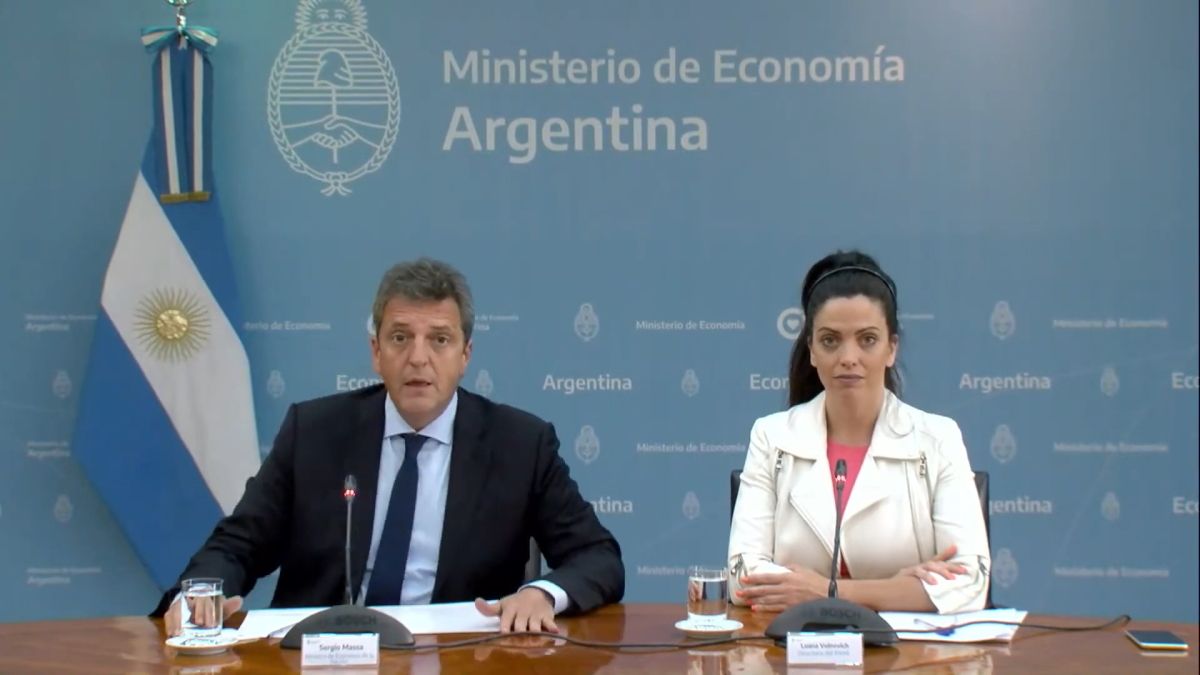 El ministro Sergio Massa junto a la titular del PAMI
