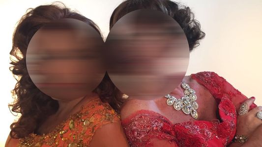 ¿Qué dos reconocidos actores fueron descubiertos juntos vestidos de mujer?