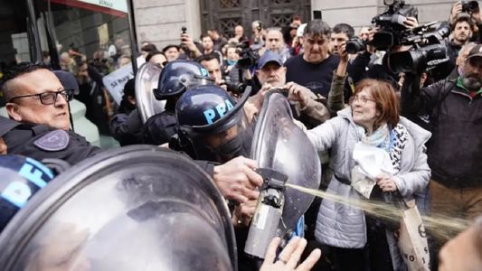 La Iglesia pidió que cese la represión en las protestas por los jubilados: El diálogo es siempre la mejor respuesta