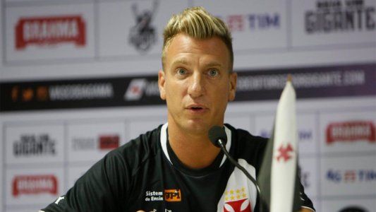 Maxi López llegó a Brasil y sacó el currículum: Jugué con Messi, Ronaldinho y Zlatan