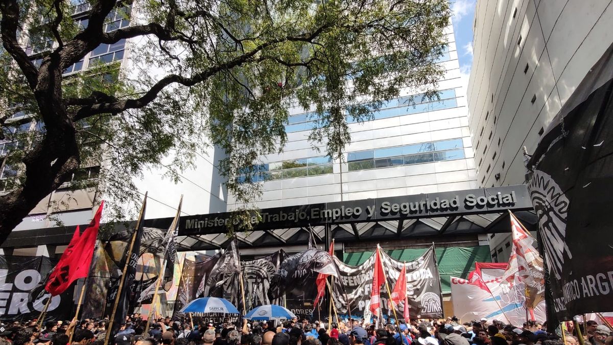 Neumáticos: el Sutna celebrará el acuerdo con una histórica asamblea y el Gobierno adelantó cuando se normalizará el abastecimiento (Foto: Facebook Sutna).