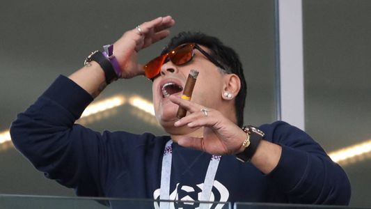 Diego Maradona incumplió una ley rusa y tuvo que pedir disculpas