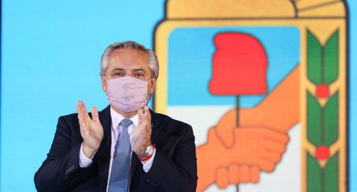 Alberto Fernández evoluciona favorablemente de su cuadro de coronavirus.