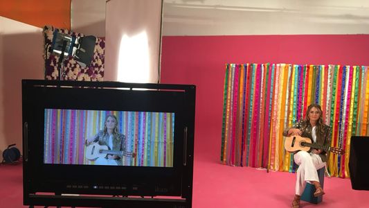 Te metemos al backstage del video de María Rehnfeldt: ¡Así se vivió el rodaje de Flores!