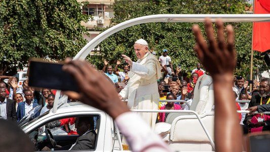 Con un mensaje de paz, Francisco llega a Mozambique, uno de los países más pobres del mundo
