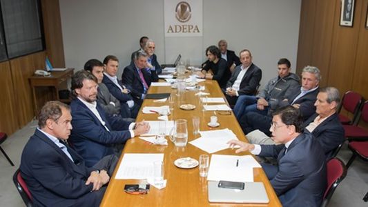 Los principales medios del país estudian medidas para proteger al periodismo de las noticias falsas de Facebook