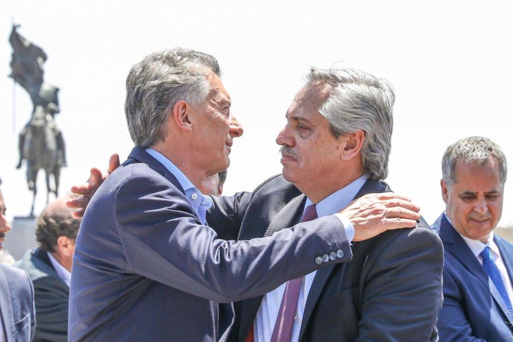 Los abrazos entre Alberto y Macri: los momentos en los que se desearon la paz