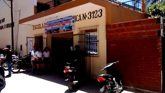 Un adolescente apuñaló a un compañero de escuela porque se puso de novio con su hermana