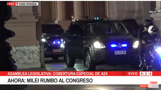 En medio de un fuerte operativo de seguridad, así salía Milei desde la Casa Rosada al Congreso para inaugurar las sesiones ordinarias