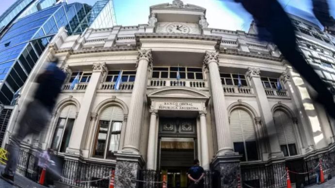 Diálogos con José Tasa: el Gobierno refuerza su estrategia económica para evitar una devaluación cueste lo que cueste