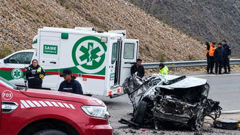 Una camioneta cayó 80 metros y murió una mujer: hay cuatro heridos