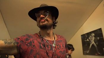 La foto de entrecasa de Daniel Osvaldo... ¡con Gianinna detrás!