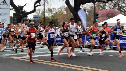 Emotivo regreso del maratón de Buenos Aires, que tuvo más de 15.000 participantes
