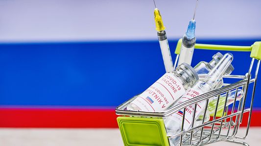 Por la guerra entre Rusia y Ucrania, la OMS frenó una visita clave para la aprobación de la vacuna Sputnik V