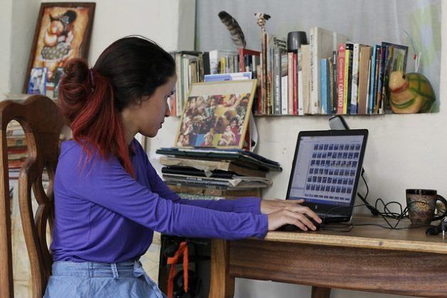 La pandemia, el encierro y una nueva forma de acoso contra las mujeres: la violencia de género digital