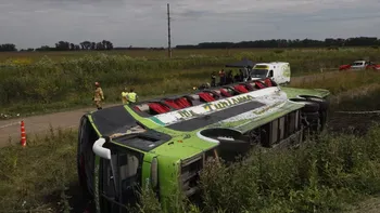 Tragedia en la Ruta 2: quedó detenido el chofer del micro que volcó rumbo a Mar del Plata y provocó dos muertes