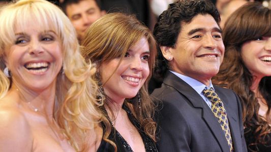 Claudia Villafañe le hará una propuesta a Diego Maradona para terminar con el escándalo