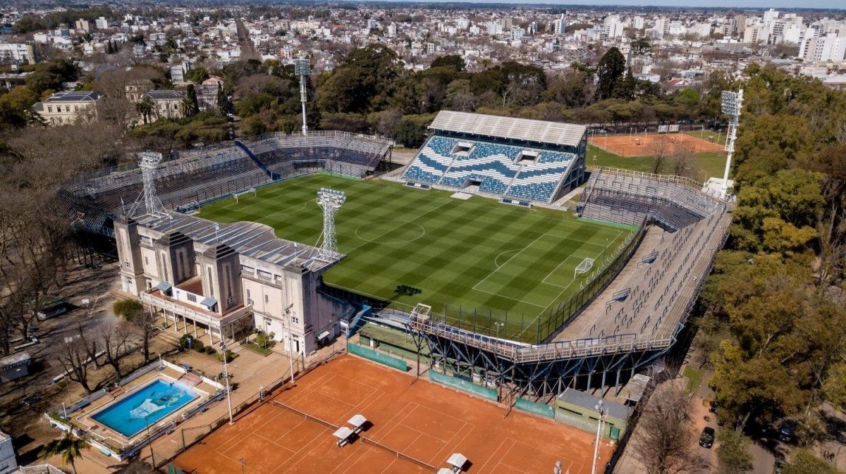 Cuándo y dónde debutará Maradona como técnico de Gimnasia La Plata