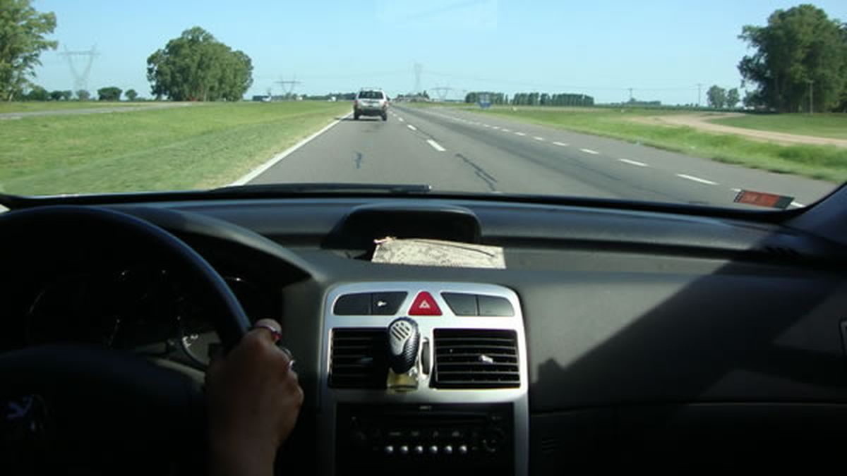 Combustible y peajes: cuánto cuesta viajar en auto a la costa atlántica este verano