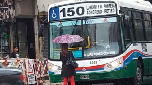 Paró al colectivo que no le quiso abrir la puerta y se volvió viral