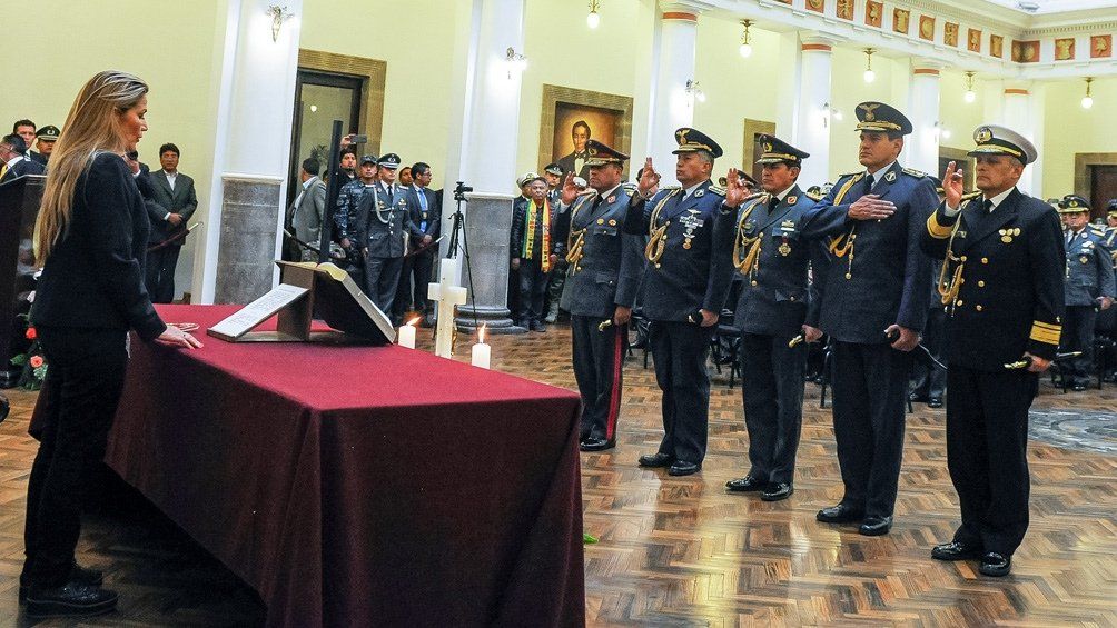 Bolivia: polémica por la designación de una hija de la presidenta interina en un puesto honorífico