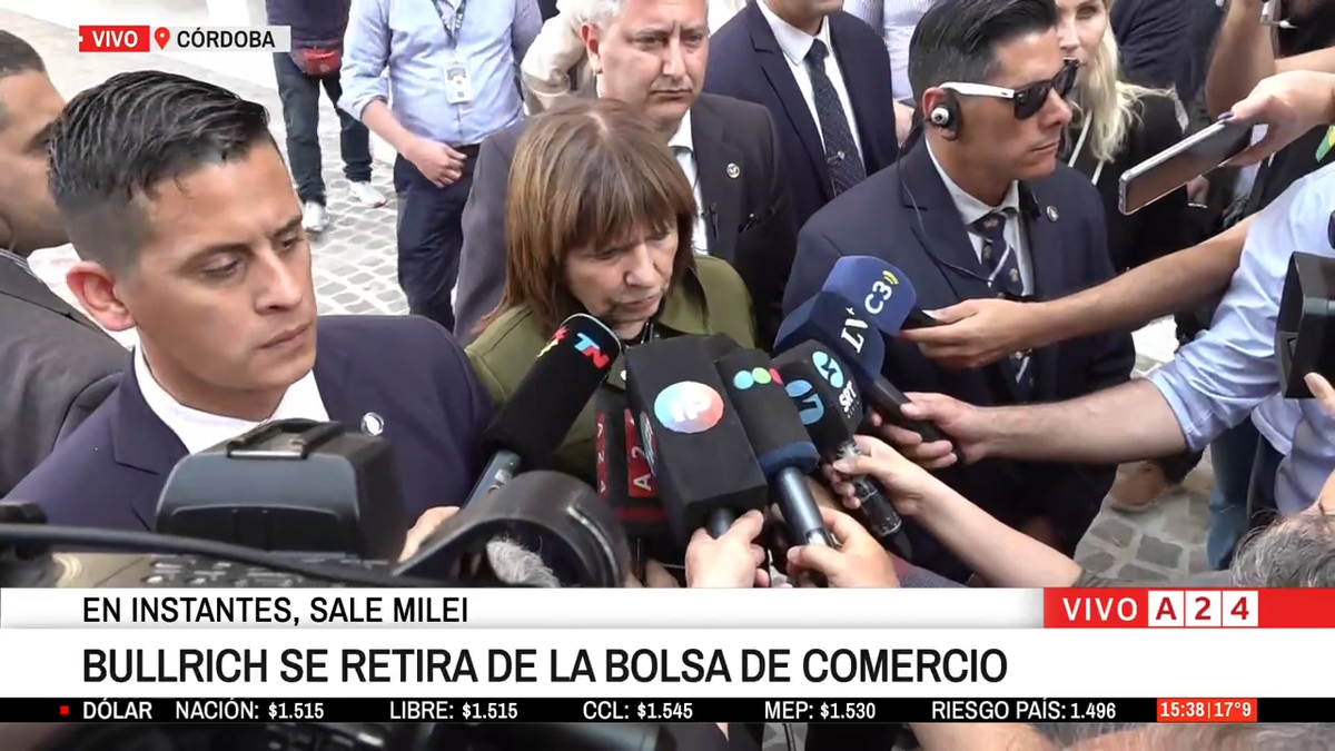 Bullrich diaologó con la prensa tras la exposición de Milei en la Bolsa de Comercio de Córdoba. (Foto: A24).