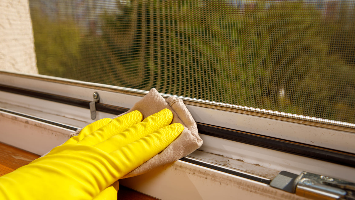 Cómo limpiar los rieles de la ventana Cómo limpiar los rieles de la ventana