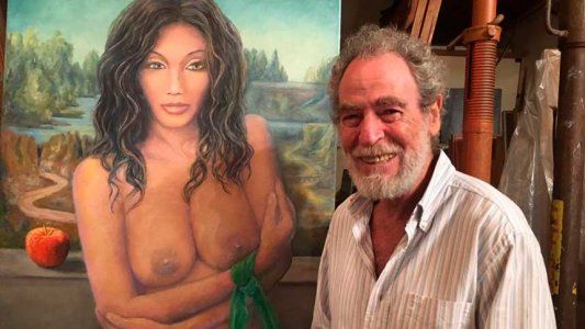 La Mona Lisa está tapada y representa el pasado de la mujer; ésta es la Gioconda del Siglo XXI: la original mirada de un pintor en una muestra de arte por el #8M