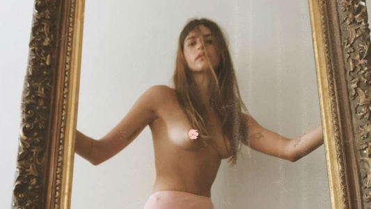 El topless de Calu Rivero: Habitar la soledad