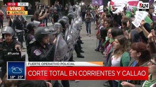 Mujeres despedidas de Coca Cola y otras empresas cortan parcialmente Callao y marchan a la Secretaría de Trabajo