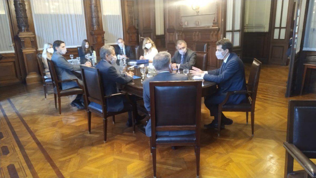 El ministro del Interior Wado de Pedro en reunión con la Cámara Nacional Electoral
