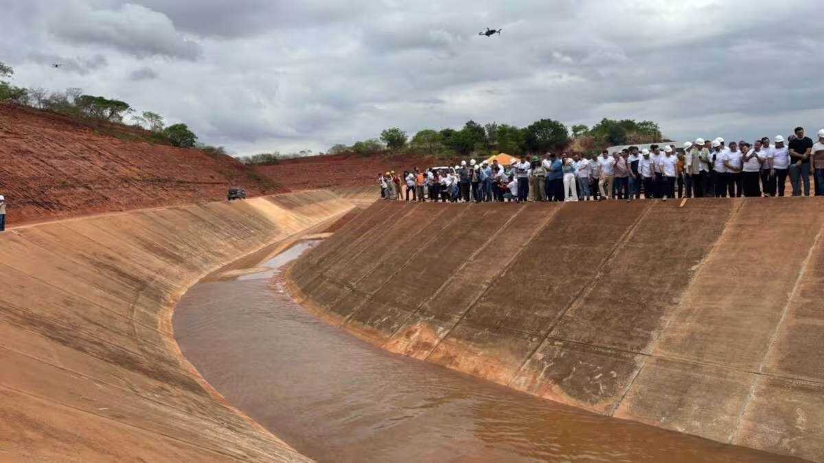 Construyen un río artificial de 145 km por donde pasará uno de los canales más largos: llevará agua a las zonas más secas y cálidas y será el orgullo del país