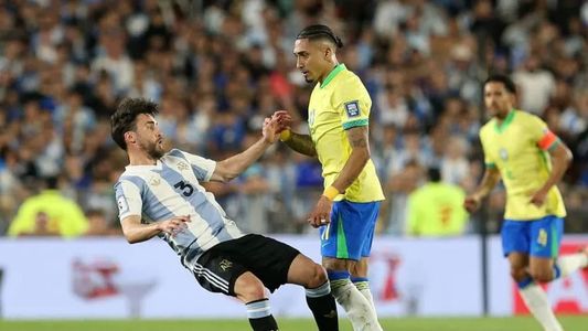 Tagliafico reveló que Raphinha se justificó dentro del campo de juego: Dijo que...