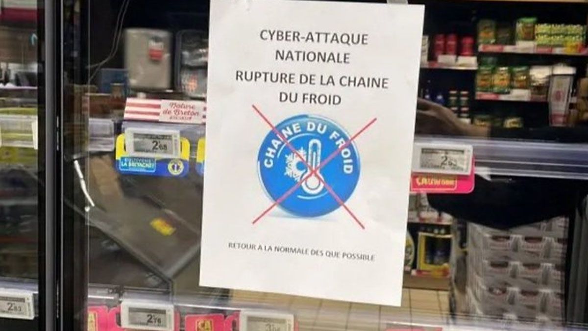 Los avisos previenen a la población del ataque que destruyó la cadena de frío en los supermercados franceses. (Foto: Gentileza Le Parisien)