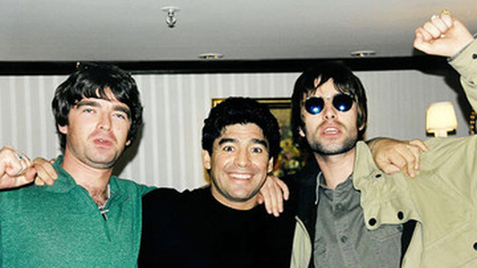 Cuando Oasis conoció a Maradona: la historia detrás del alocado encuentro en Buenos Aires