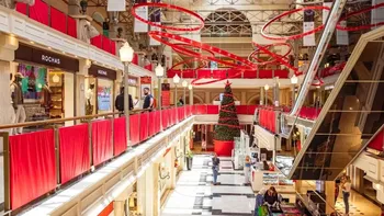 A pocos días de la Navidad, vuelve una nueva edición de la Noche de los Shoppings, con fuertes promociones, horarios extendidos y propuestas especiales para toda la familia. A pocos días de la Navidad, vuelve una nueva edición de la Noche de los Shoppings, con fuertes promociones, horarios extendidos y propuestas especiales para toda la familia.