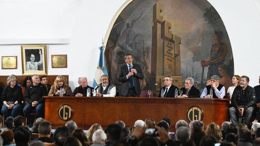 Massa y Rossi se presentaron en la CGT como la fórmula peronista que representa a los trabajadores