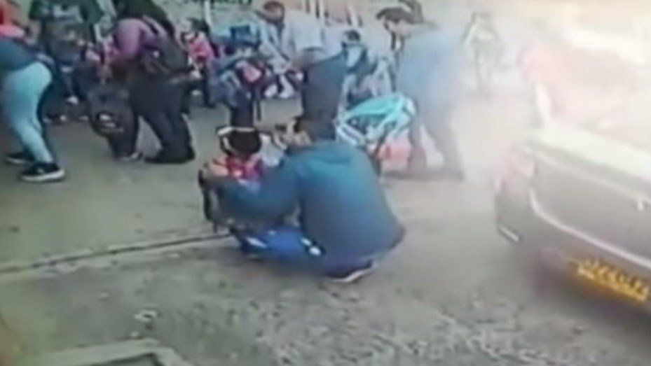 Video: un jardín de infantes dejó solo en la calle a un nene de 2 años porque llegó tarde
