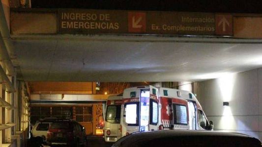 Un hombre disfrazado de Papá Noel cayó del techo y lo internaron de urgencia: está grave