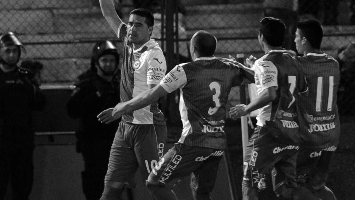 Riquelme y su gol gemelo.