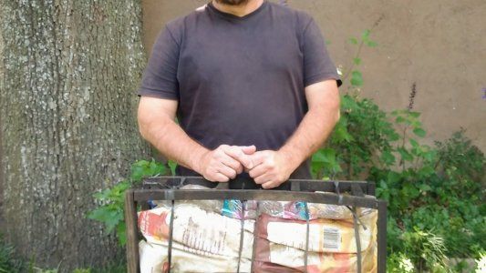 La historia de Lucas Recalde, el constructor de casas de triple impacto que no tiene techo