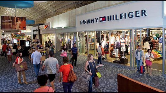 Confirman que habrá un recargo del 30% para las compras con tarjeta en el exterior: el dólar turista se va a $82