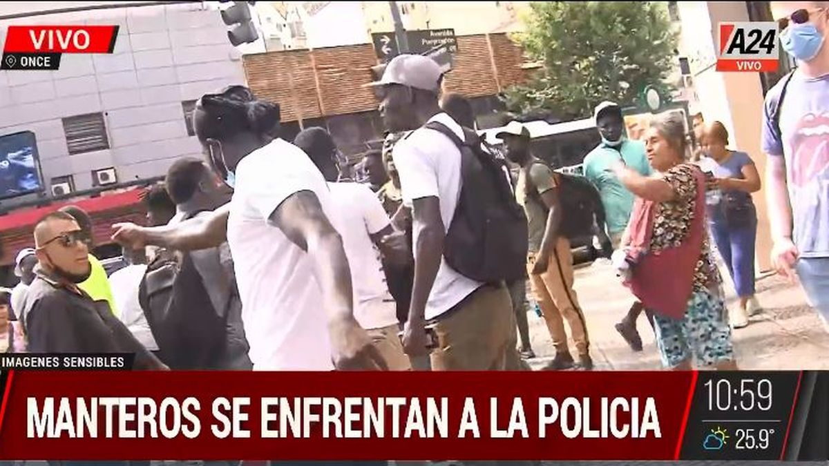 Once: incidentes con manteros por los allanamientos. (Captura de Tv)