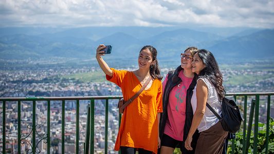 Arranca el fin de semana XXL: los destinos turísticos ya reciben a miles de turistas