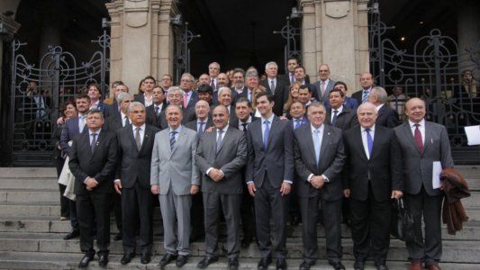 El delicado equilibro de los gobernadores: entre la gobernabilidad y la renovación del PJ