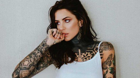 Cande Tinelli fue criticada por viajar a Europa y apuntó contra el Gobierno