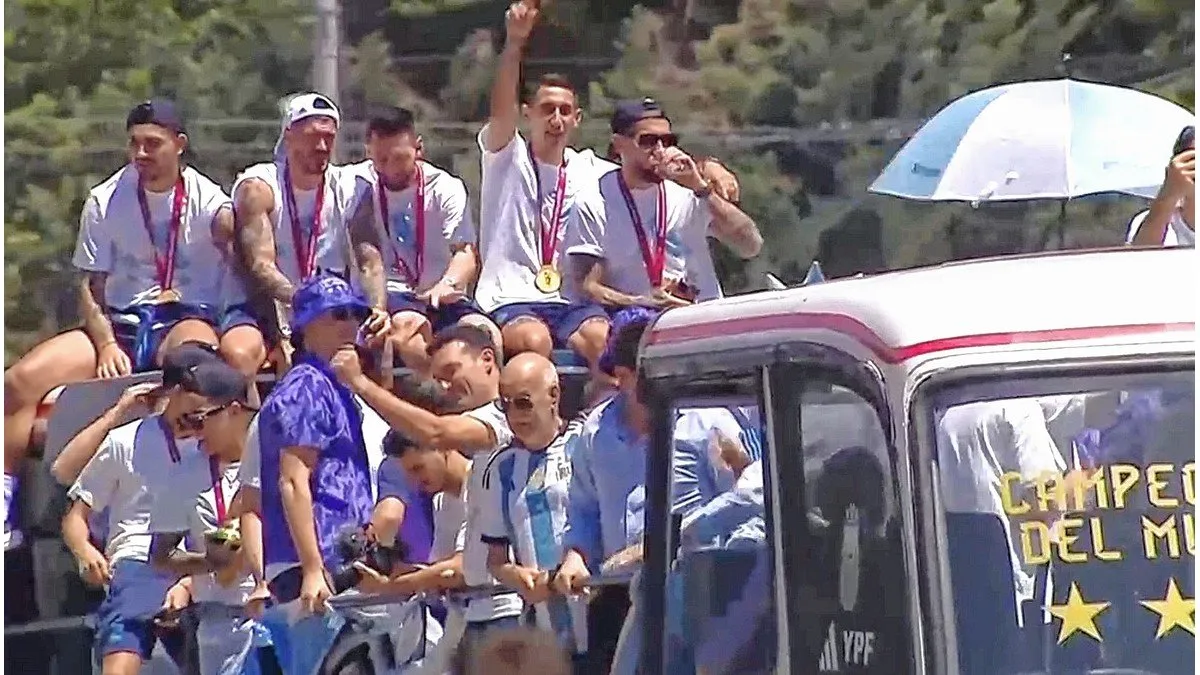 La caravana del Campe n el look de los jugadores de la Selecci n