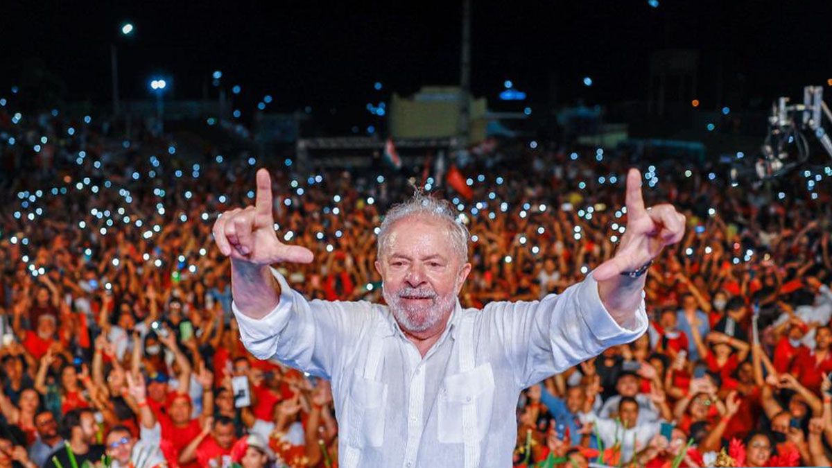 El líder del PT marcha cómodo delante del presidente brasileño en las encuestas (Foto: cuenta oficial de Twitter de Lula)