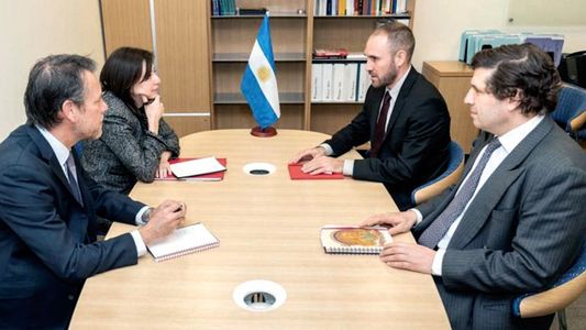 El Gobierno desembolsa más de US$300 millones al FMI y avanza hacia la primera revisión del acuerdo