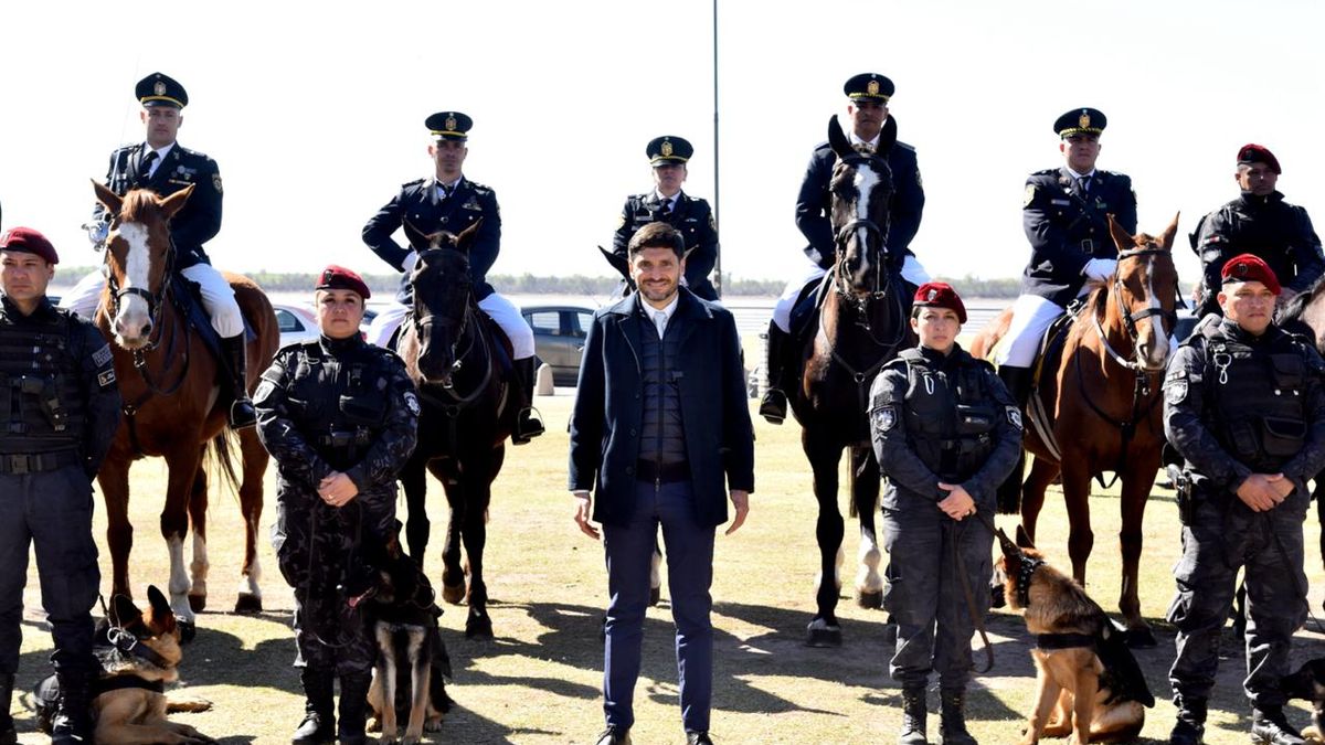 Maximiliano Pullaro con la Policiía de Rosario. (Foto: Gobierno de Santa Fe)